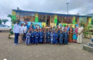 जि.प.शाळा आळु येथील मुलांना एफिनिटी एक्स कंपनीच्या वतीने रेनकोट व खाऊ वाटप.