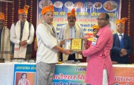 श्री खंडू माळवे तथा डॉ खं र माळवे-खरमा संत ज्ञानेश्वर श्रेष्ठ शिक्षक पुरस्काराने सन्मानित